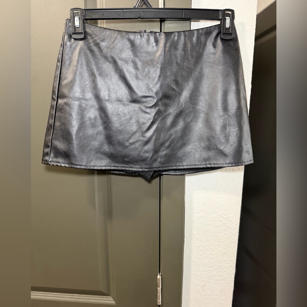 Elegant Black Leather Skirt